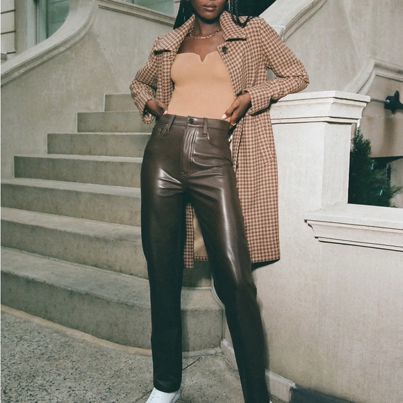 The 90’s Straight Ultra High Rise Vegan Leather pant - Picture 2 of 7